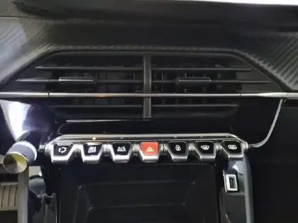 Photo 50 Peugeot 2008  PureTech 130 S&S EAT8