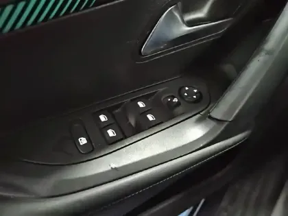 Photo 20 Peugeot 2008  BlueHDi 130 S&S EAT8