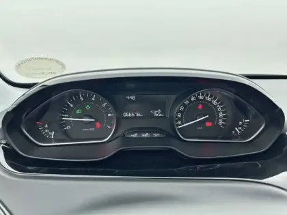 Photo 63 Peugeot 208  PureTech 68ch BVM5