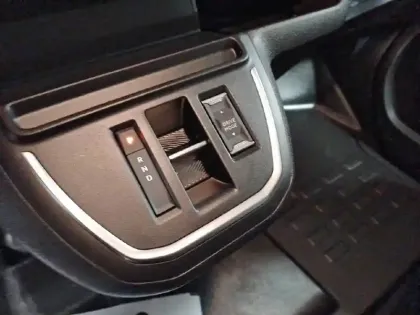 Photo 13 Peugeot Expert  CA FIXE M DIESEL 180 CH AUTOMATIQUE