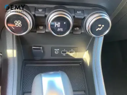 Photo 12 Renault Captur  E-Tech hybride 145