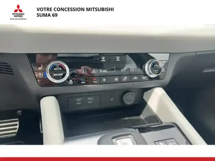 Photo 22 Mitsubishi Outlander  2.4 MIVEC PHEV 306 4WD