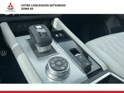 Photo 23 Mitsubishi Outlander  2.4 MIVEC PHEV 306 4WD