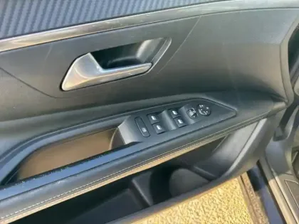 Photo 11 Peugeot 3008  1.2 PureTech 130ch S&S Allure EAT8