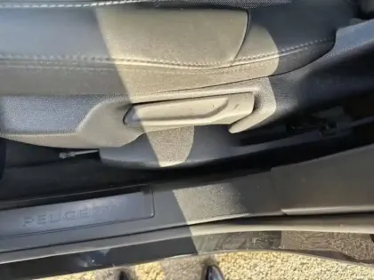 Photo 12 Peugeot 3008  1.2 PureTech 130ch S&S Allure EAT8