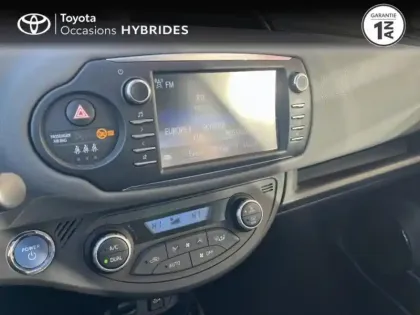 Photo 14 Toyota Yaris  HSD 100h France 5p