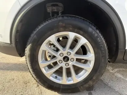 Photo 9 Ford Kuga  2.5 Duratec 180ch Hybrid FlexiFuel Titanium Powershift