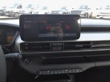 Photo 13 Jeep Avenger  1.2 Turbo T3 145ch MHEV Upland BVR6 4xe