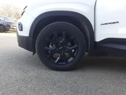 Photo 10 Jeep Avenger  1.2 Turbo T3 145ch MHEV Upland BVR6 4xe