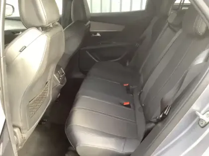 Photo 11 Peugeot 3008 Hybrid 136 e-DCS6 GT