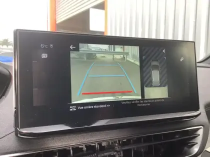 Photo 18 Peugeot 3008 Hybrid 136 e-DCS6 GT