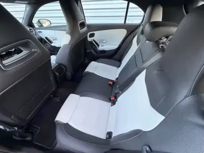 Photo 9 Mercedes Classe A 250 e AMG Line