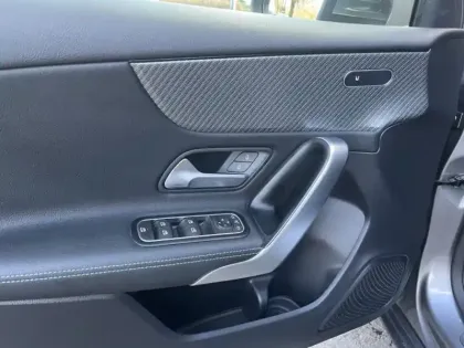 Photo 15 Mercedes Classe A 180 d Progressive Line Berline Pro