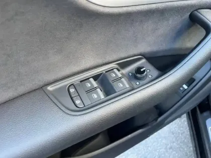 Photo 25 Audi Q8  60 TFSI e 462 Tiptronic 8 Quattro