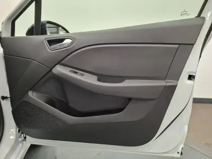 Photo 22 Renault Clio  E-Tech full hybrid 145