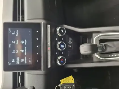 Photo 34 Renault Clio  E-Tech full hybrid 145