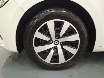 Photo 12 Renault Clio  E-Tech full hybrid 145