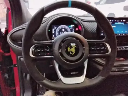 Photo 13 Abarth 500  e 155ch 42kWh Turismo 4cv