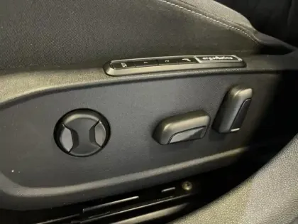 Photo 14 Volkswagen Golf  2.0 TDI SCR 150ch Style 1st DSG7