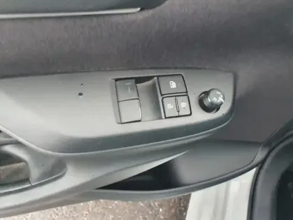 Photo 10 Toyota Yaris 120 VVT-i Dynamic