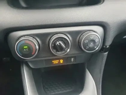 Photo 9 Toyota Yaris 120 VVT-i Dynamic