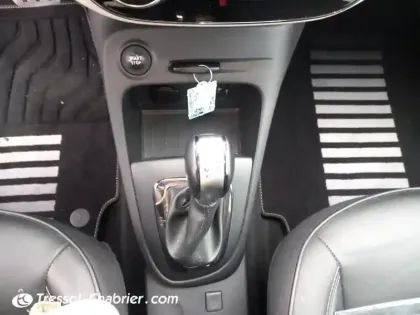 Photo 23 Renault Captur  TCe 150 FAP EDC Initiale Paris