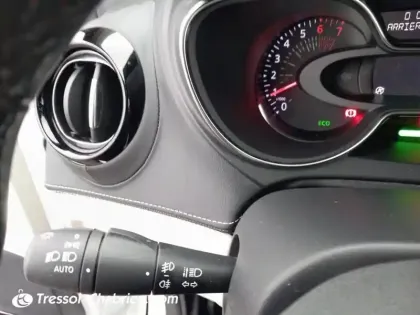 Photo 16 Renault Captur  TCe 150 FAP EDC Initiale Paris