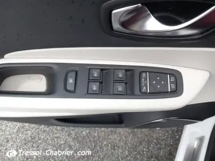Photo 19 Renault Captur  TCe 150 FAP EDC Initiale Paris