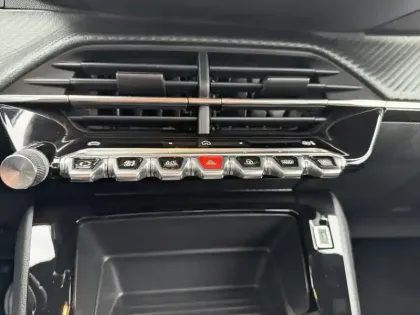 Photo 12 Peugeot 2008  PureTech 100 S&S BVM6 Active