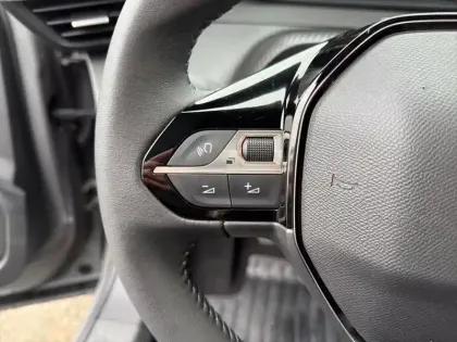 Photo 18 Peugeot 2008  PureTech 100 S&S BVM6 Active