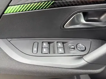 Photo 19 Peugeot 2008  PureTech 100 S&S BVM6 Active