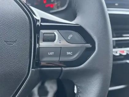 Photo 19 Peugeot 2008  PureTech 100 S&S BVM6 Active