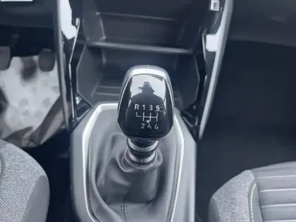 Photo 23 Peugeot 2008  PureTech 100 S&S BVM6 Active