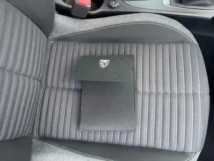 Photo 15 Peugeot 2008  PureTech 100 S&S BVM6 Active