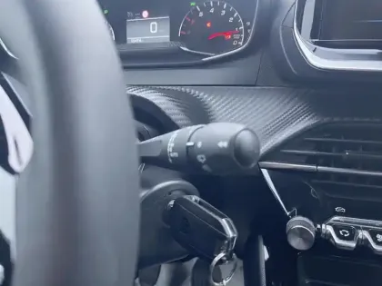 Photo 17 Peugeot 2008  PureTech 100 S&S BVM6 Active