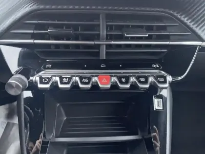 Photo 12 Peugeot 2008  PureTech 100 S&S BVM6 Active