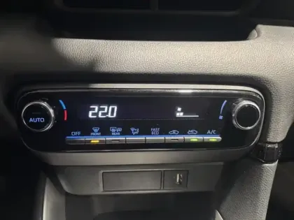 Photo 11 Toyota Yaris  116h Dynamic 5p MY22