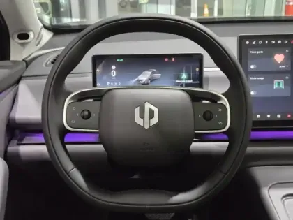 Photo 9 Leapmotor C10  REEV 215ch 28,4 kWh Design MY25