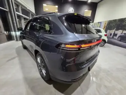 Photo 6 Leapmotor C10  REEV 215ch 28,4 kWh Design MY25