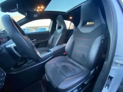 Photo 9 Mercedes Classe A  200 d 150ch AMG Line 8G-DCT