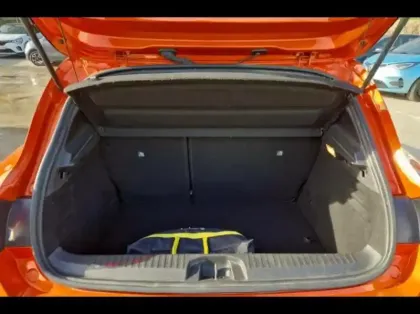 Photo 11 Renault Clio  1.6 E-Tech hybride 140ch Limited -21N