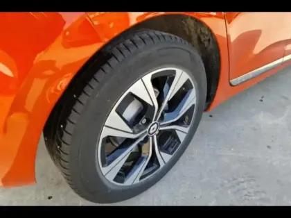 Photo 12 Renault Clio  1.6 E-Tech hybride 140ch Limited -21N