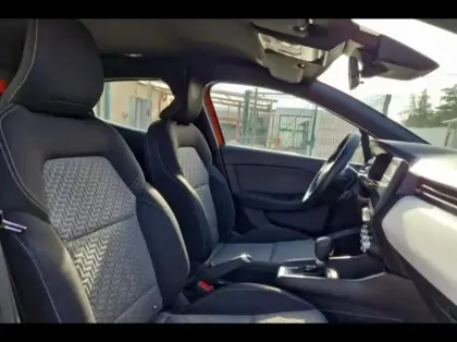 Photo 9 Renault Clio  1.6 E-Tech hybride 140ch Limited -21N