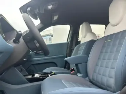 Photo 8 Fiat Grande Panda  Electrique 113ch La Prima