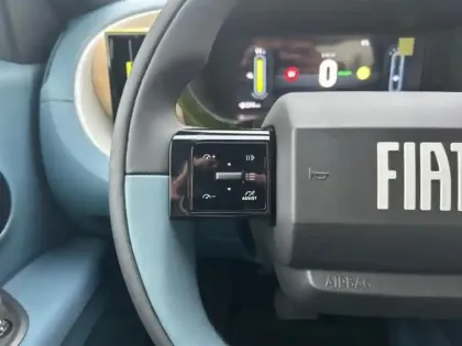 Photo 11 Fiat Grande Panda  Electrique 113ch La Prima