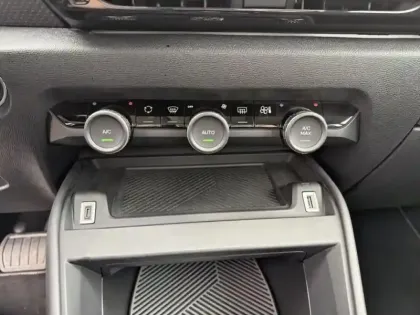 Photo 12 Citroën C4  Moteur électrique 136ch (100 kW) Feel Pack Automatique