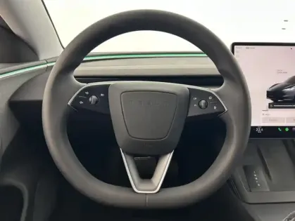 Photo 13 Tesla Model 3 Standard RWD