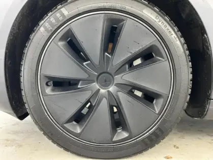 Photo 21 Tesla Model 3 Standard RWD