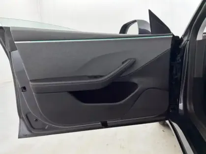 Photo 10 Tesla Model 3 Standard RWD