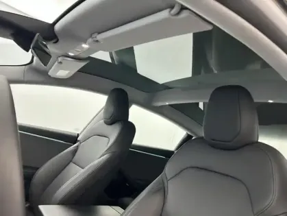 Photo 20 Tesla Model 3 Standard RWD